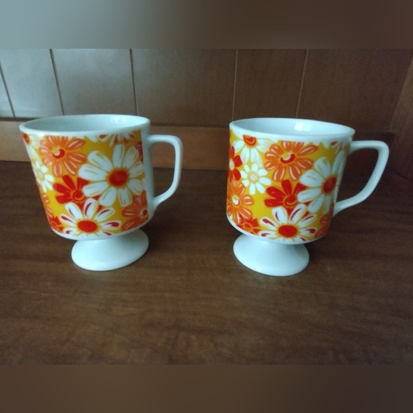 Vintage beverage mugs - Picture 2 of 7